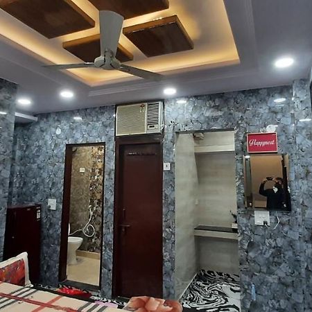 Aggarwal Luxury Room With Private Kitchen Washroom And Balcony Along With Fridge, Ac, Android Tv, Wifi In Main Lajpat Nagar New Delhi Extérieur photo