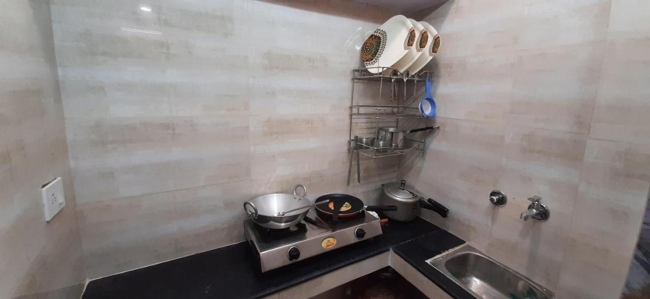 Aggarwal Luxury Room With Private Kitchen Washroom And Balcony Along With Fridge, Ac, Android Tv, Wifi In Main Lajpat Nagar New Delhi Extérieur photo