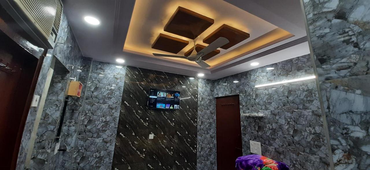 Aggarwal Luxury Room With Private Kitchen Washroom And Balcony Along With Fridge, Ac, Android Tv, Wifi In Main Lajpat Nagar New Delhi Extérieur photo