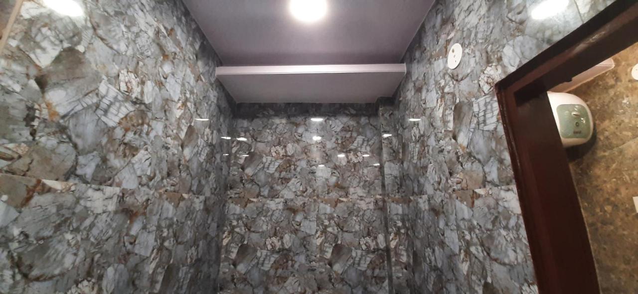 Aggarwal Luxury Room With Private Kitchen Washroom And Balcony Along With Fridge, Ac, Android Tv, Wifi In Main Lajpat Nagar New Delhi Extérieur photo